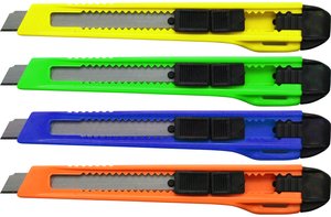 CUTTER BISMARK 9 mm. SURTIDO